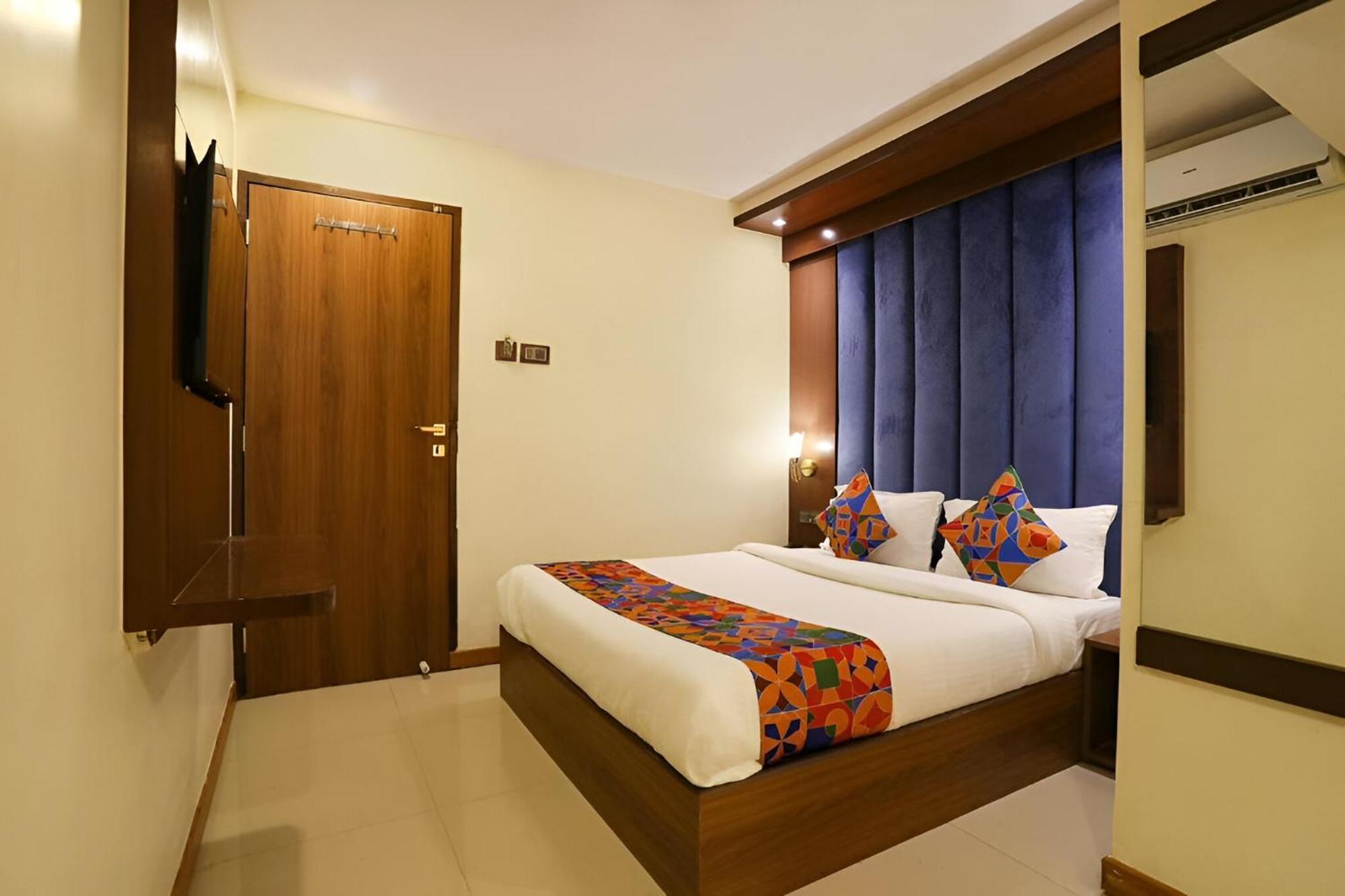 Glitz The Rio - Nr Solitaire Corporate Business Park Pensjonat *